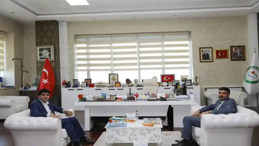 Ak Parti İl Başkanı Ali Kemal Ayaz Rektör Alma’yı Makamında Ziyaret Etti