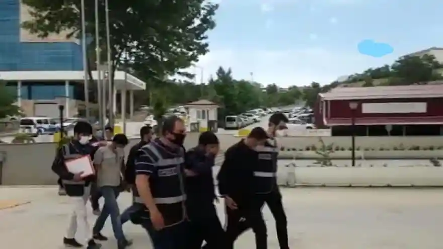 Dolandırıcılar, 22 adet sahte altın diş ile yakalandı