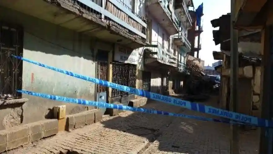 Son dakika haberleri: Erzurum'da çöken 5 katlı boş binada inceleme yapıldı