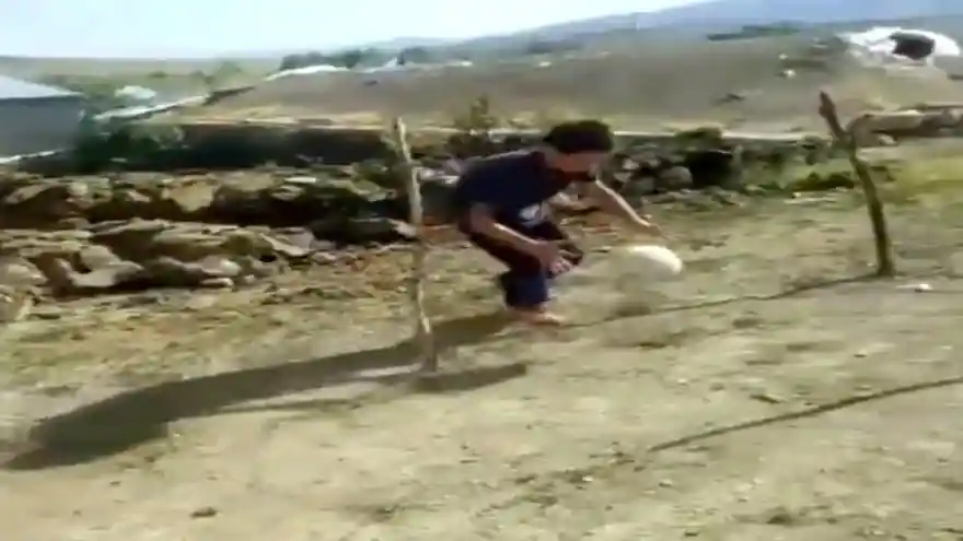 Köy okulu öğrencileri köyde parkur kurdu