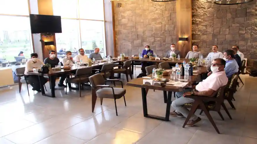 Ağrı'da şube müdürlerine veda yemeği 