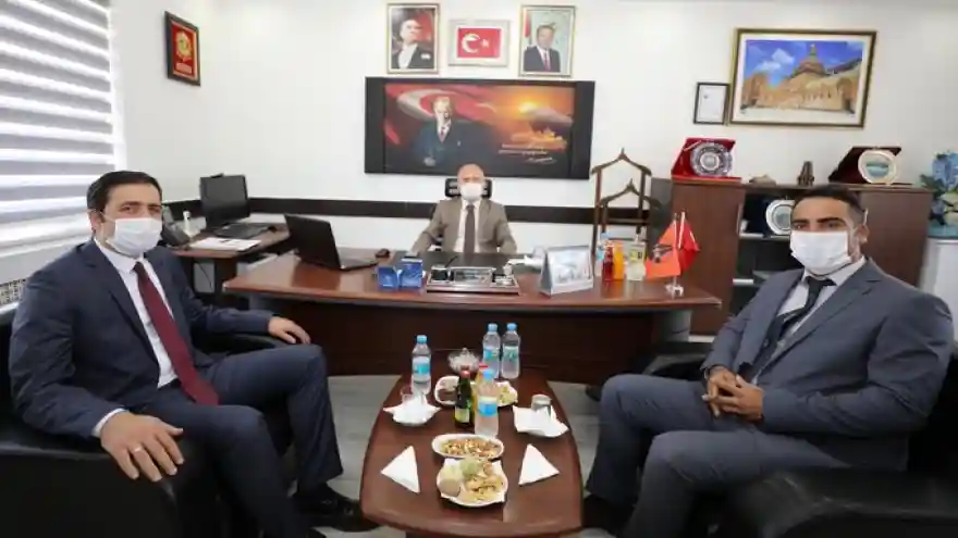 Vali Dr. Osman Varol, Karayolları 123. Şube Şefi Abdulvahap Akçelik’e iade-i ziyarette bulundu.