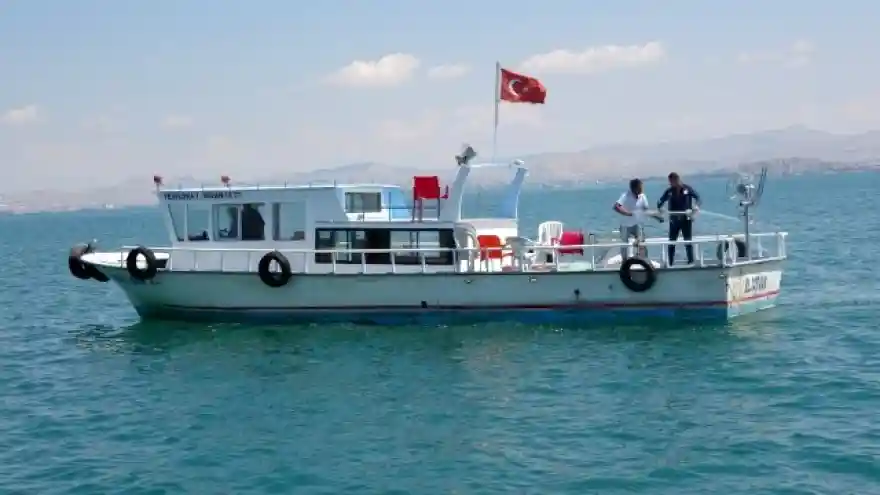 Vanlı balıkçılar 90 gün sonra 'vira bismillah' dedi