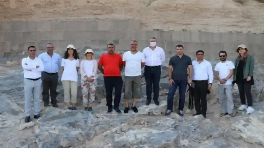 Başkan Takva Ayanıs Kalesi’ndeki kazı çalışmalarını gezdi 