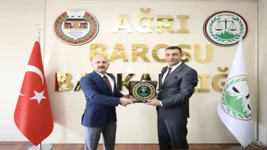 Ağrı Valisi  Dr. Osman VAROL, Baro Başkanı Av. Mehmet Salih AYDIN’a iade-i ziyarette bulundu.
