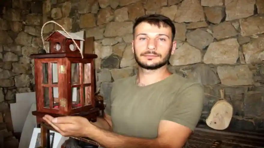 25 yaşında maket ustası oldu, taleplere yetişemiyor