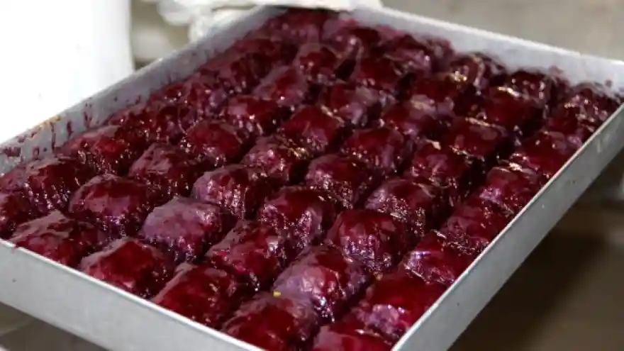 Diyabet hastaları için 'mor baklava' yapmaya başladı, siparişlere yetişemiyor