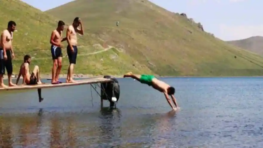 Şehrin gürültüsünden uzaklaşmak isteyenlerin yeni mekanı: Balık Gölü