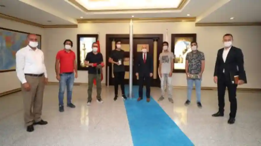 Vali Varol, Teknofest Orta İrtifa Roket Yarışmasında İlimizi Temsil Edecek Olan ADAL Roket Takımı İl