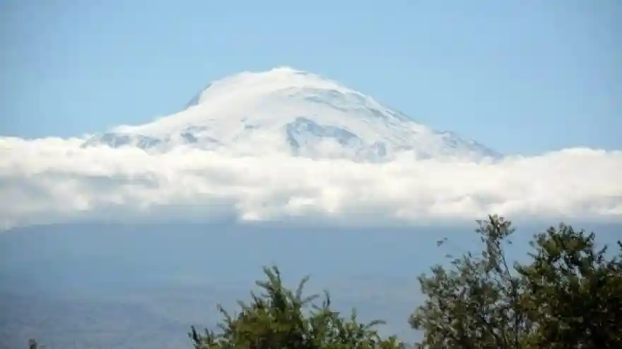 Ağustosta, Ağrı Dağı'na kar yağdı