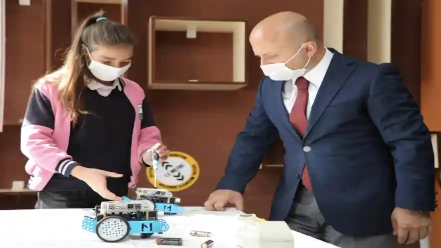  Vali Varol, Murat Kız Yatılı Bölge Ortaokulu’nu Ziyaret Etti