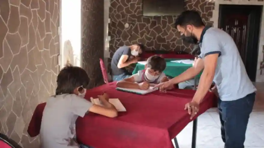 KAHVEHANEYİ EĞİTİM YUVASINA DÖNÜŞTÜRDÜ