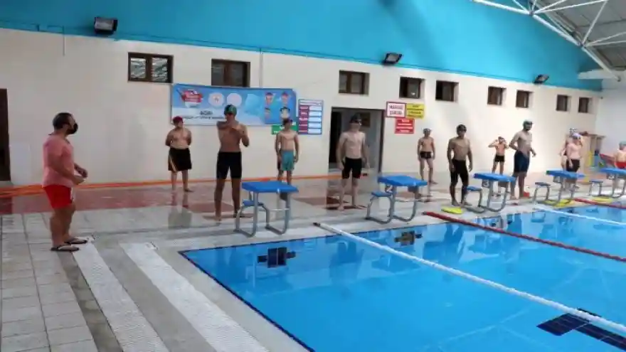 Ağrı'da 'Yüzme Bilmeyen Kalmasın' projesi devam ediyor