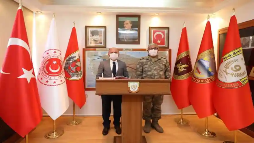 Vali Dr. Osman Varol, Doğubayazıt 1. Mekanize Piyade Tugay Komutanlığı'nı ziyaret etti.