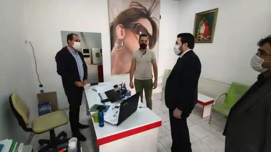 Başkan Sayan Maske Dağıttı