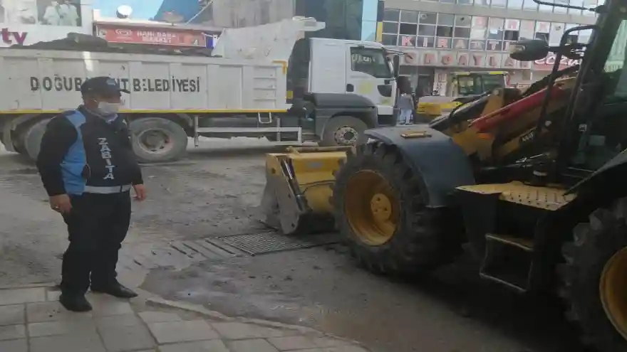 Yol Çalışmaları Devam Ediyor