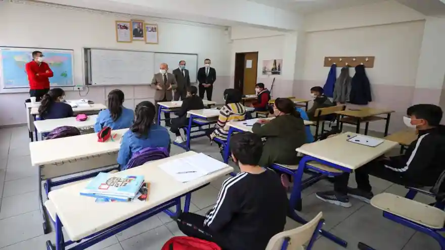Vali Varol'dan Şerife Bacı Mesleki ve Teknik Anadolu Lisesine Ziyaret