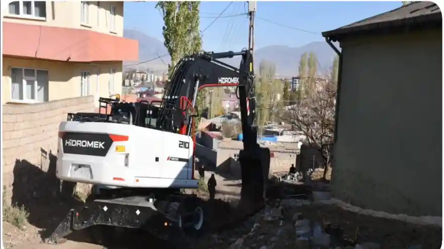 Yol Genişletme Çalışmaları Devam Ediyor 