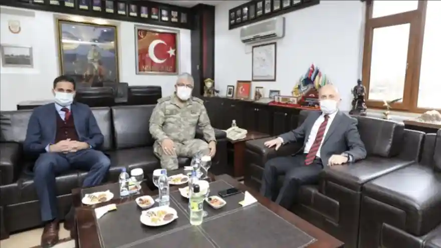 Vali Dr. Osman Varol, Doğubayazıt 1. Mekanize Piyade Tugay Komutanlığını ziyaret etti