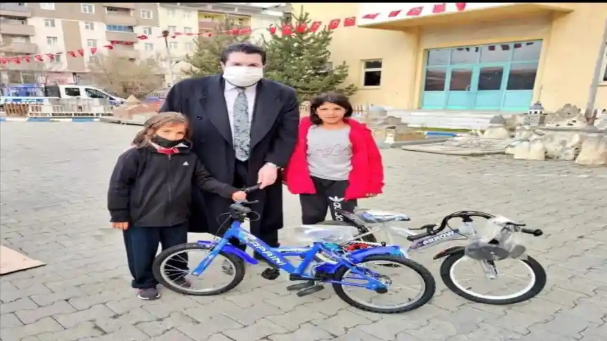 Başkan Sayan’dan Evin’e Doğum Günü Sürprizi