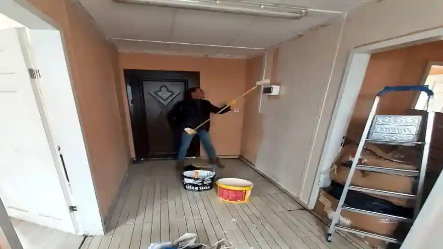 Belediye Muhtar Bürolarını Boyadı