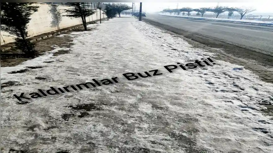 Kaldırımlar Buz Pisti! 