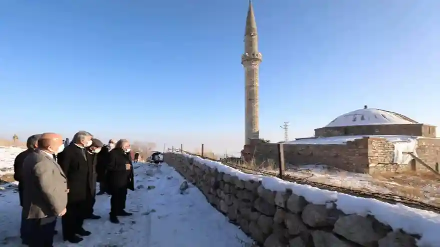 Eleşkirt Toprakkale Camii'nde incelemeler