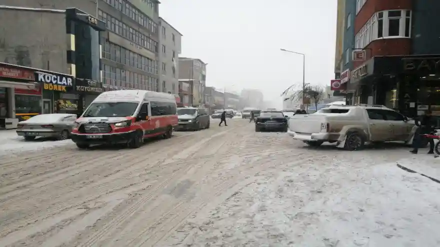 DOĞUBAYAZIT´TA KAR YAĞIŞI