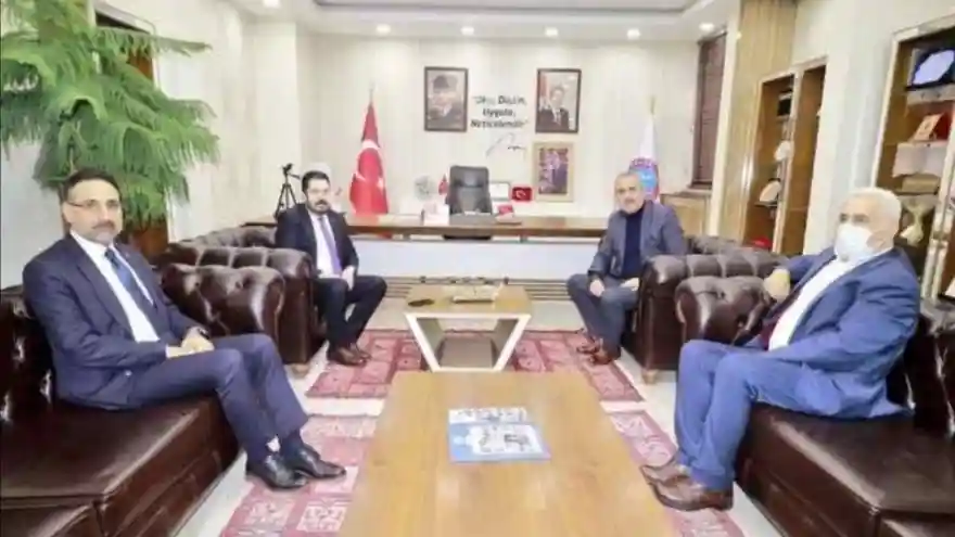 Halil Özdemir, Belediye Başkanı Savcı Sayan’ı makamında ziyaret etti 