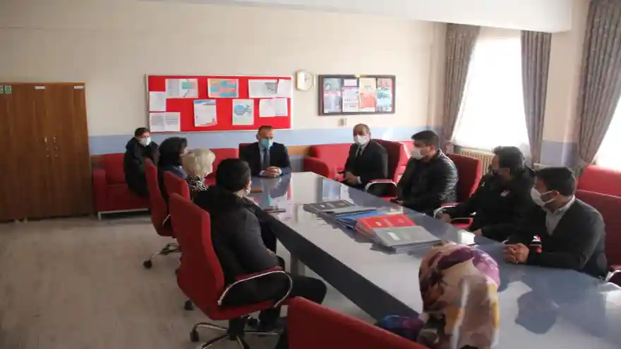 Ağrı Milli Eğitim Müdürü Tekin, Patnos ilçesindeki okullarda incelemelerde bulundu