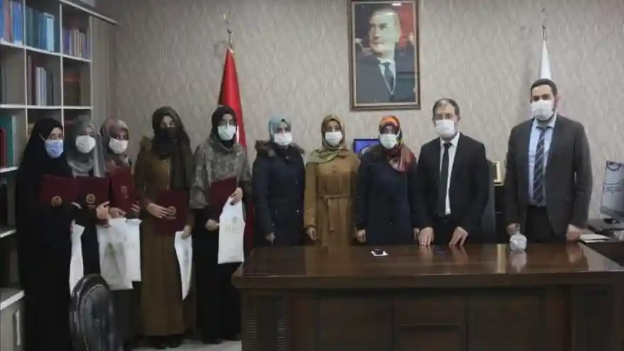 HAFIZLAR BELGELERİNE KAVUŞTU