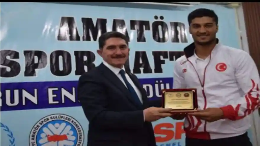 Ağrı'lı Boksör Bayram Malkan Altın madalya Kazandı