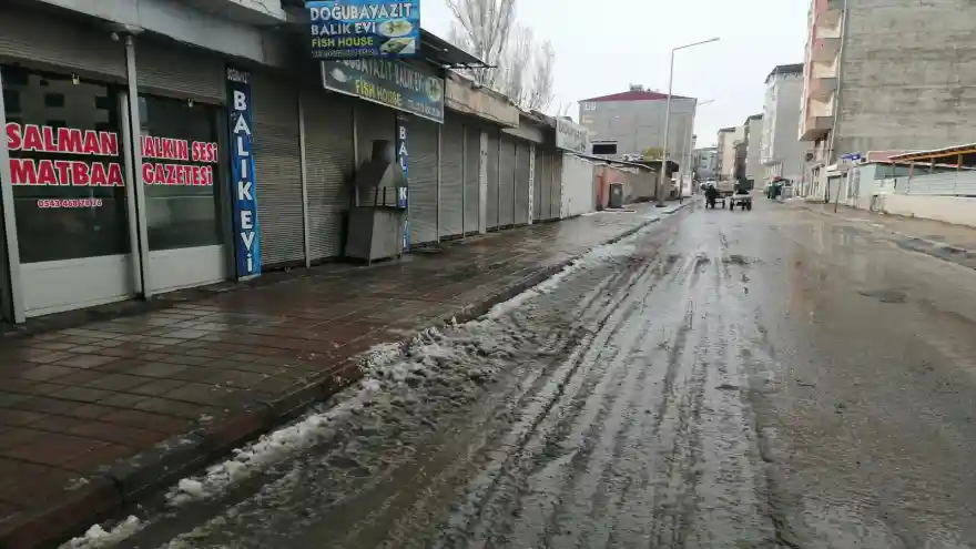 Doğubayazıt'ta kar yağışı