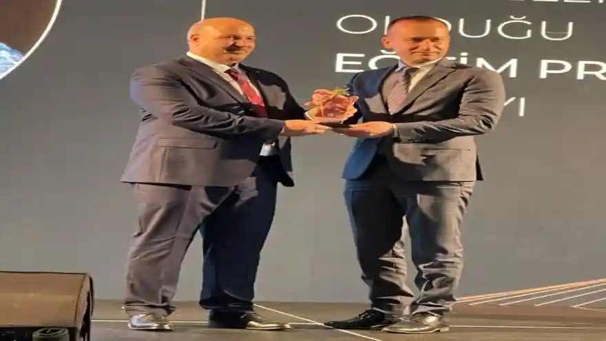 İl Milli Eğitim Müdürü Tekin Ödülünü Aldı