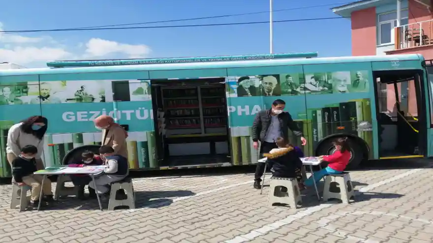 Ağrı'da köy çocukları gezici kütüphane ile buluşturuldu