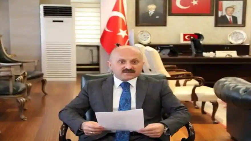 Vali, çocuklar için masal okudu