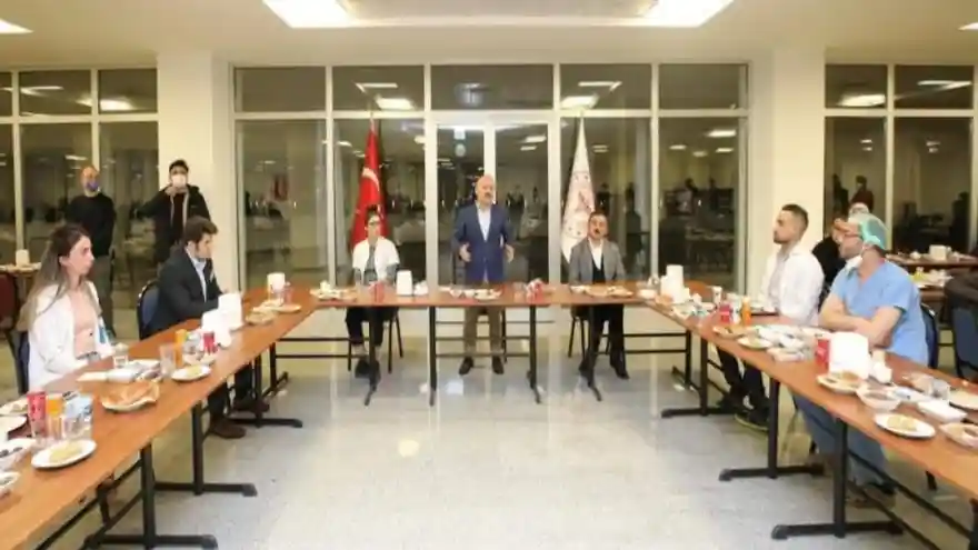 Vali Varol, Sağlık Çalışanlarıyla İftar Yaptı
