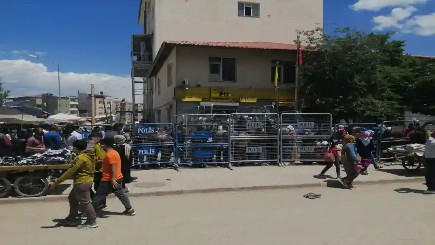 Doğubayazıt'ta tam kapanma sonrası yoğunluk