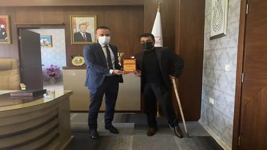 Doğubayazıt Engelliler Derneği Başkanı Topçi'den Müdür Tekin'e teşekkür ziyareti