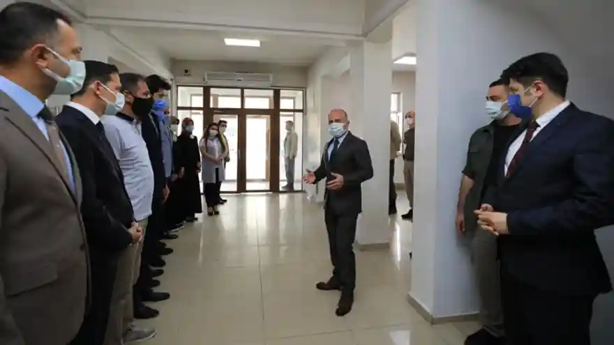 Vali Varol’dan Sosyal Yardımlaşma ve Dayanışma Vakfı Personeline Teşekkür Belgesi