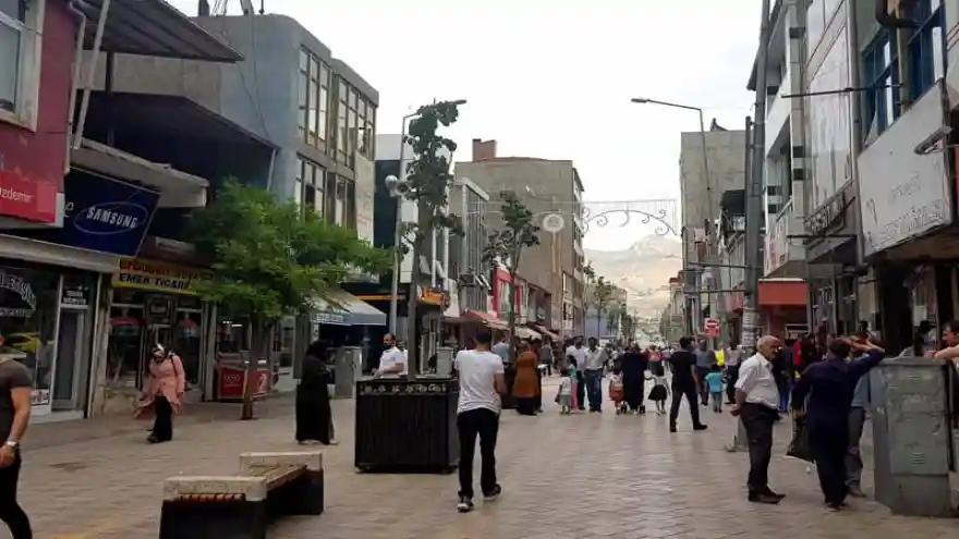 Kulis : Haziran sonu yasaklar gece 12’ye uzayacak, pazar günü yasağı kalkacak