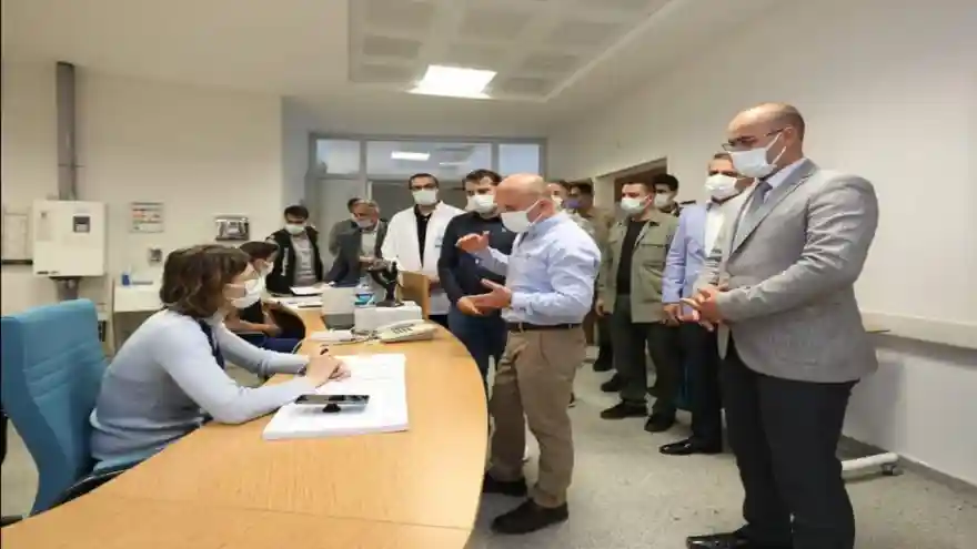 Vali Varol, COVİD-19 Aşı Polikliniğini Ziyaret Etti