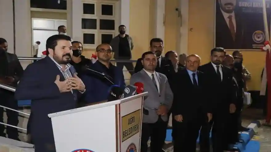 Toplu İş Sözleşmesi; Halay Çekilerek, Meşaleler Yakılarak Kutlandı