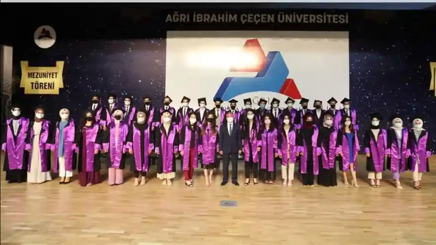 AİÇÜ’de Yüz Yüze Mezuniyet Töreni Coşkusu