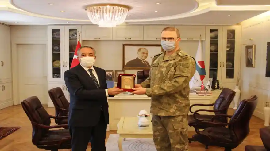 12. Mekanize Piyade Tugay Komutan Vekili Topçu Albay KASALAK, Rektör Karabulut'u Ziyaret Etti