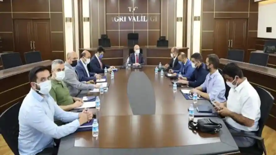 Vali Dr. Osman Varol'un başkanlığında Covid-19 Değerlendirme Toplantısı düzenlendi