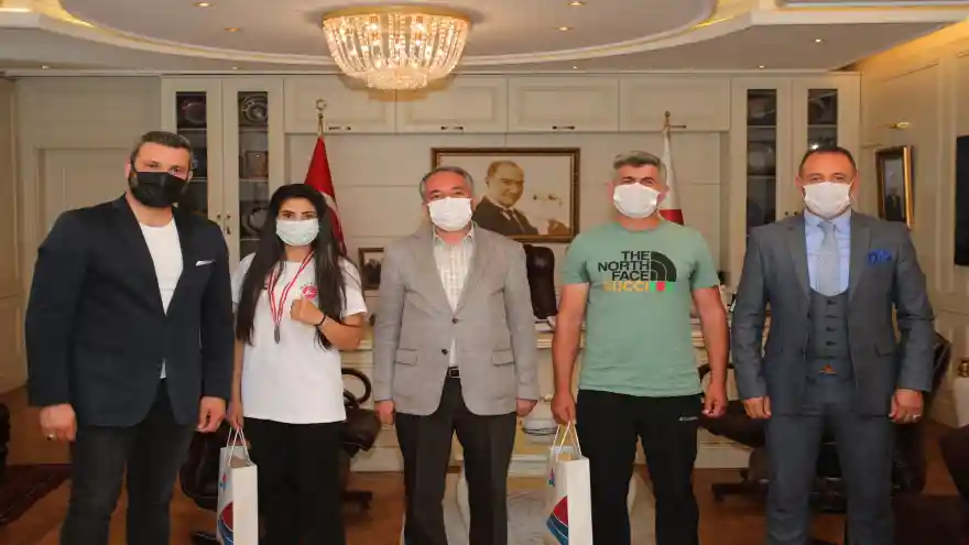  AİÇÜ’lü Öğrenci Kick Boks’ta Altın Madalyanın Sahibi Oldu