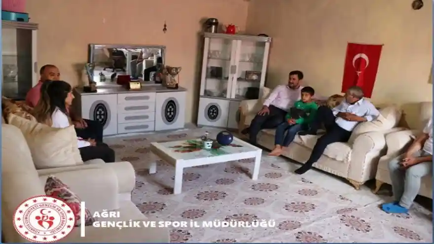 Ağrı GSİM Çalgan, Milli Sporcuyu Evinde Ziyaret Etti