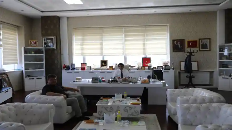 Doğubayazıt Eydin Süt Çiftliği İşletme Müdürü Rektör Alma’yı Ziyaret Etti