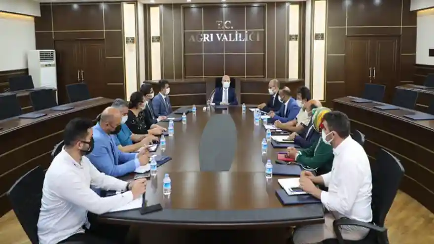 Ağrı'da  Covid-19 Değerlendirme Toplantısı Düzenlendi